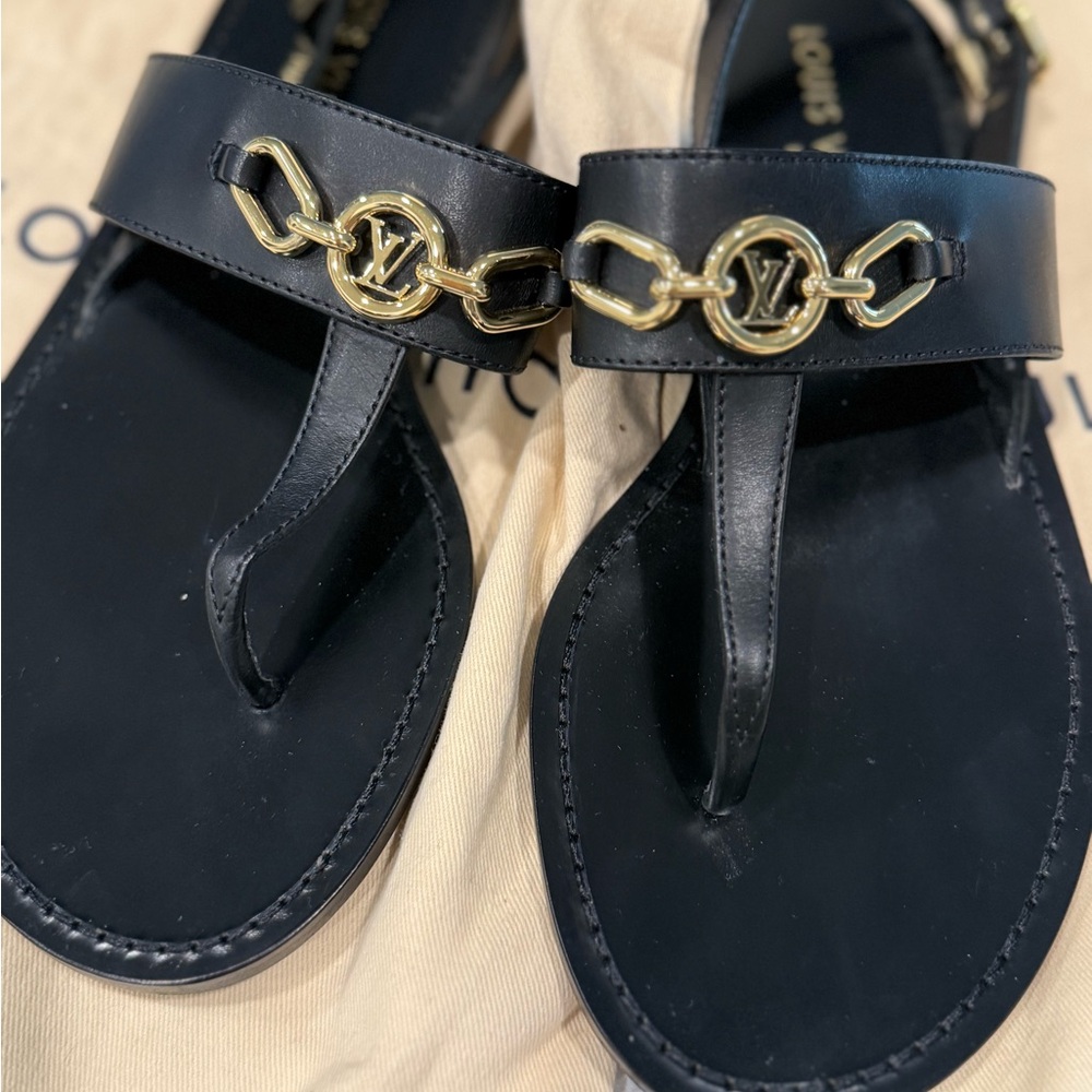 AUTHENTIC black / gold Louis Vuitton sandals! Size 7.5 (37.5)